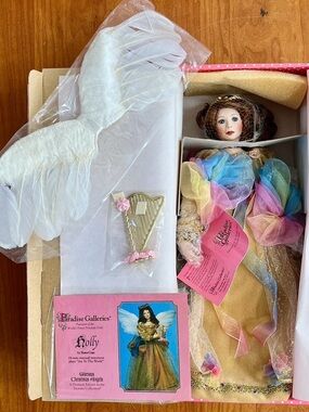 NWT Paradise Galleries Treasury Collection VTG 90's Holly Musical Porcelain Doll